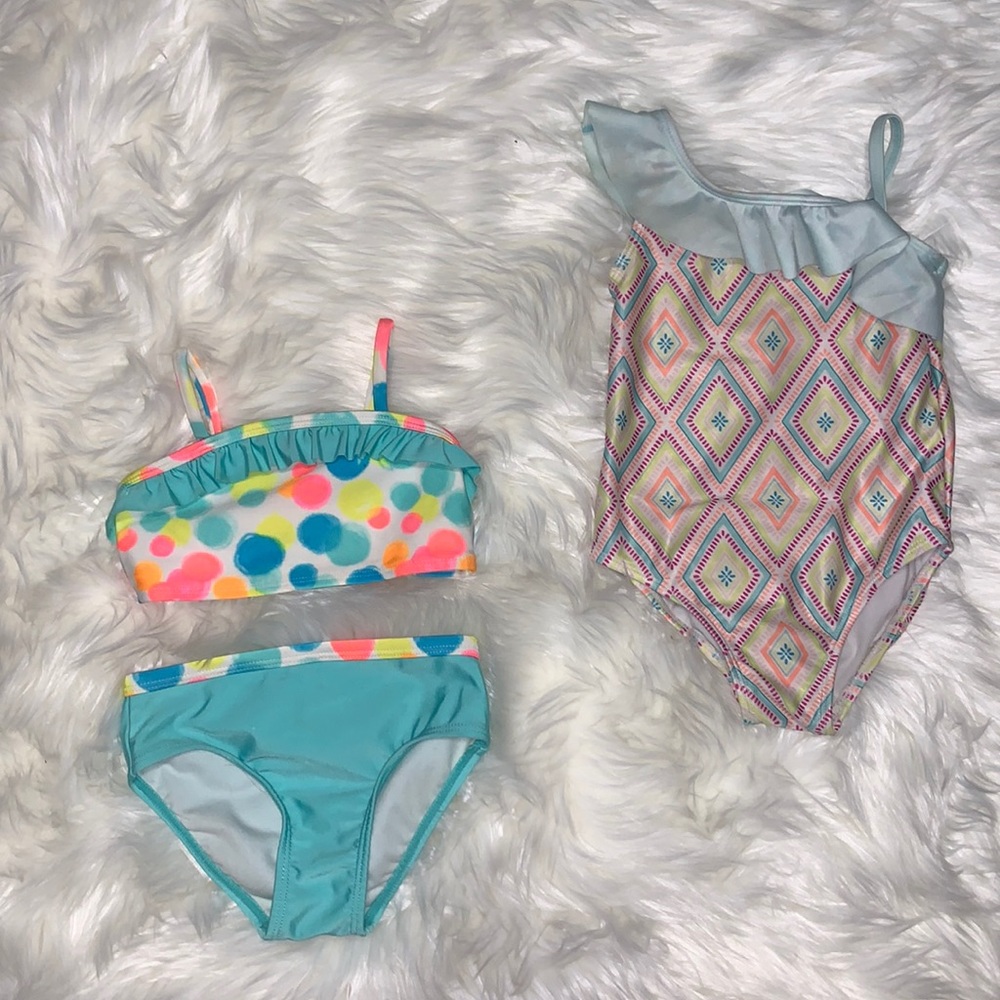 5 for $25🎈2 girls swimsuit